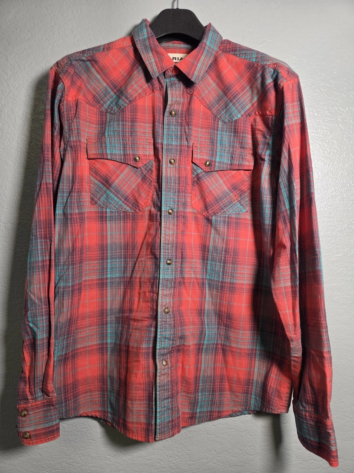 Ariat Shirt Men Size L Pink Blue Plaid Button Up Long Sleeve Retro Fit Outdoor