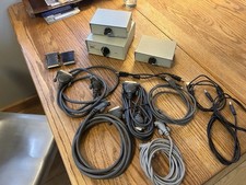 Przełącznik danych Belkin F1B024, kable plus, plus 2 nieoznakowane przełączniki. 3 Łącznie.