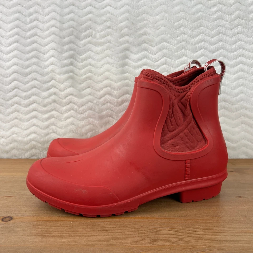 UGG 女式 Chevonne 雨靴红色防水靴羊皮衬里 8 码户外 — 第 3/4 张图片