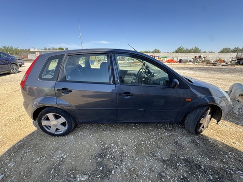 FORD FIESTA ADATTA A NEOPATENTATI, MECCANICA COMPLETAMENTE PERFETTA - Foto 5 di 7