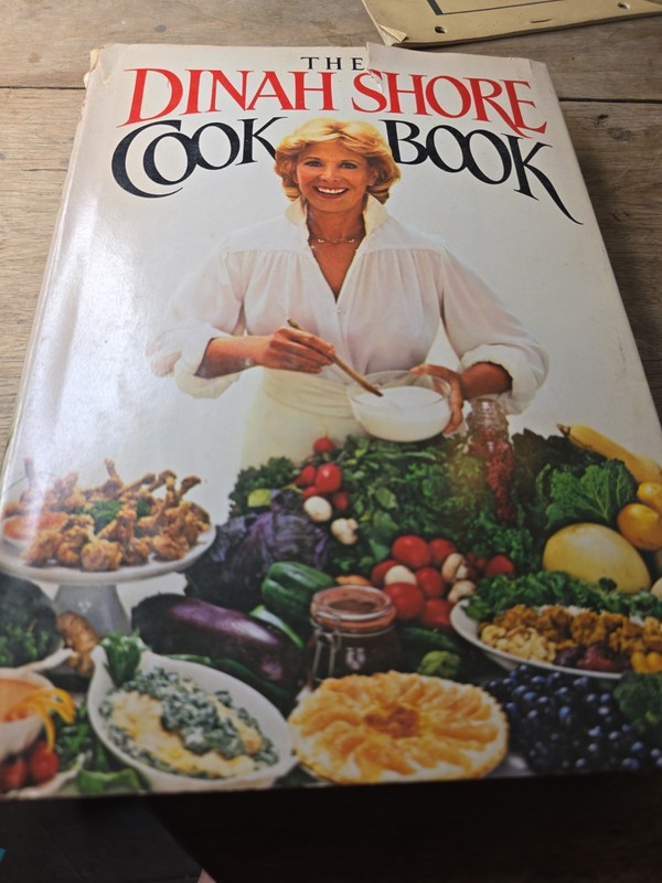 THE  DINAH SHORE COOKBOOK DOUBLEDAY   bxA3