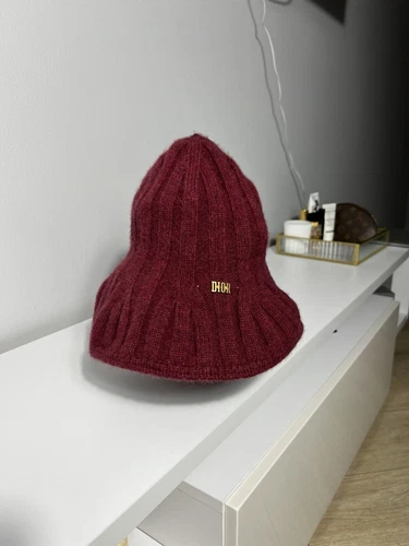Chapeaux Christian Dior Paris laine logo métal rouge