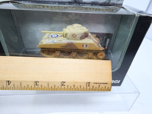 USED Corgi CS90079 , Fighting Machines M4 Sherman Tank 7th Armoured Division - Picture 3 of 4