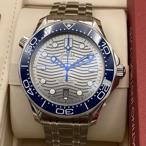Montre homme Omega Seamaster Diver 300M cadran ondulé gris acier 210.30.42.20.06.001 - Photo 2 sur 7
