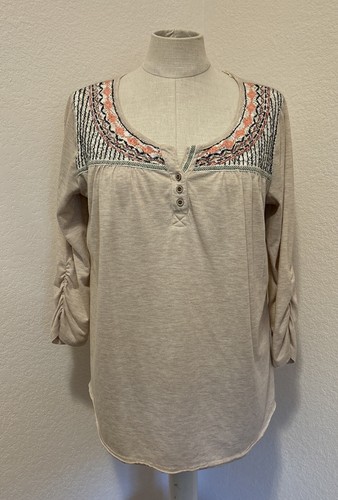 Maurices top Sz Large beige embroidered button accents 3/4 sleeve 1589 - Picture 1 of 5