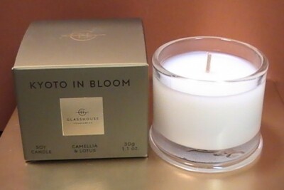 GLASSHOUSE FRAGRANCES - Kyoto In Bloom - CAMELIA & LOTUS - Scented Candle - 30 g