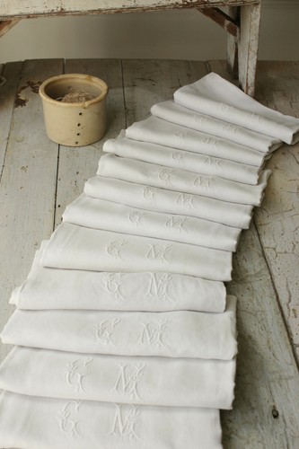 Set of 8 Vintage Holiday Napkins GM monogram linen 31 X 26 inches white 1900 - Picture 2 of 10
