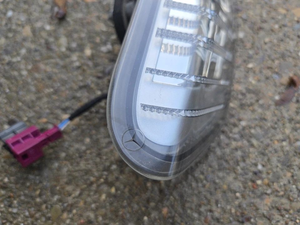 MERCEDES W216 CL550 2011-2014 PASAJERO DERECHO INTERIOR LUZ TRASERA LUZ TRASERA OEM Foto 3 de 4