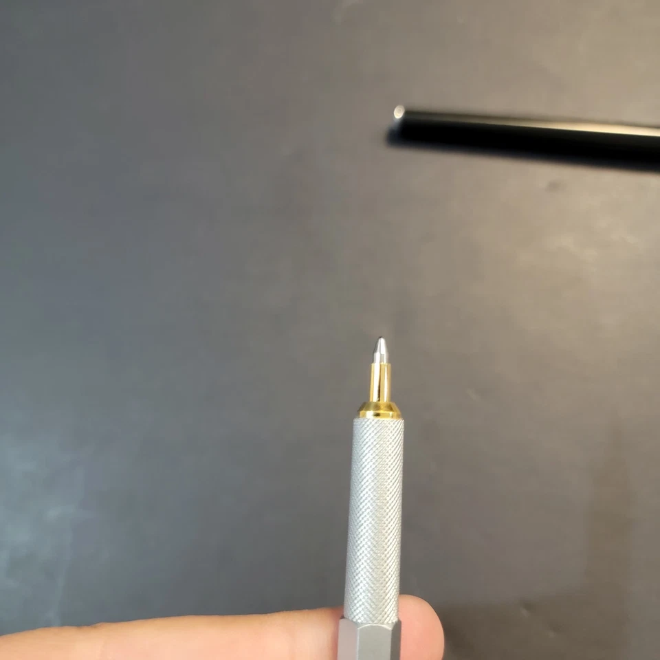 Lote de 2 bolígrafos vintage Rotring 600 plateados y unas plumas estilográficas negras 700 Foto 4 de 4