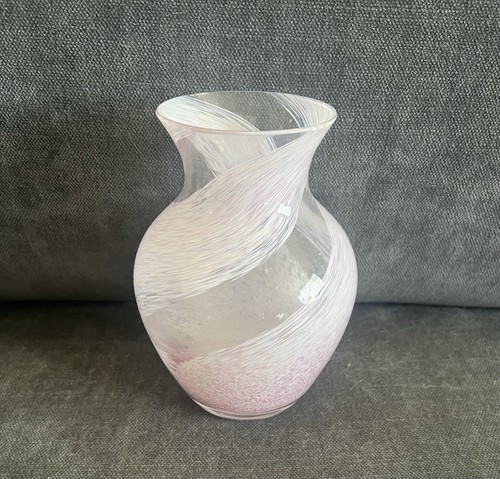 Vintage Caithness Pale Pink Swirl Glass Vase With Sticker - Picture 3 of 6
