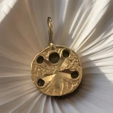 14K Yellow Gold Sand Dollar Pendant .67 Grams