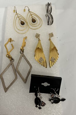 Lot Of 5 Costume Jewelry Earrings Dangle Drop Pierced Styles Includes Cats Lot E