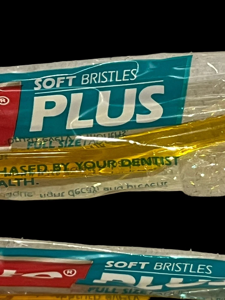 Vtg 2 Colgate Plus Toothbrush Diamond Full Head Soft Bristle Yellow - Image 4 of 4