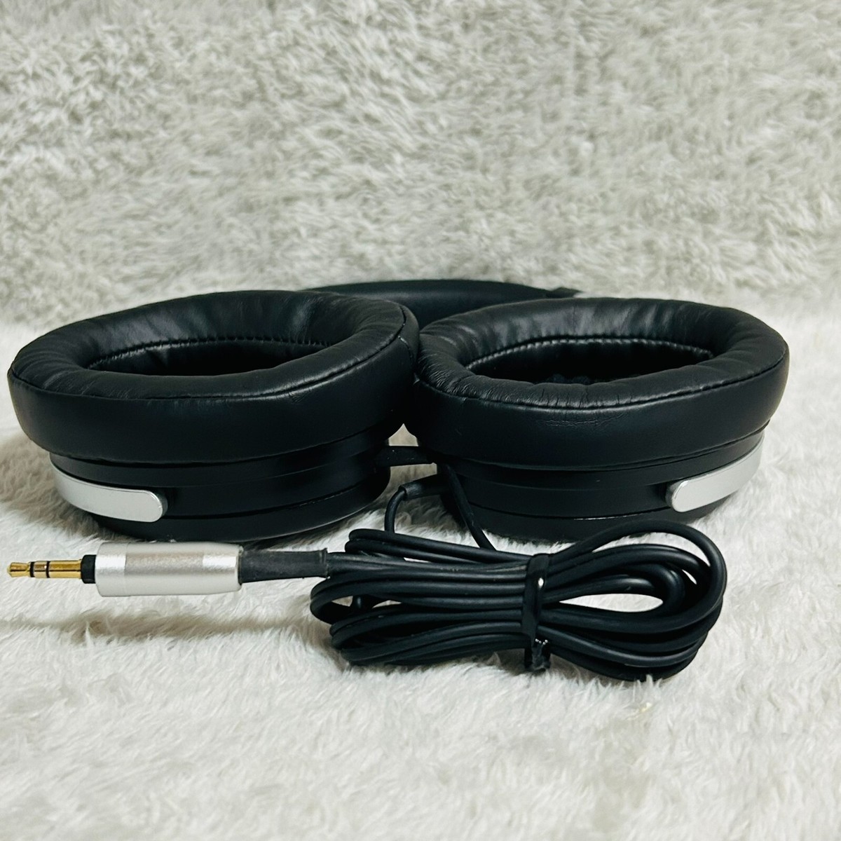 Denon AH-D1100 Black Sealed Type Headphone Head Band Over Denon AH-D1100 Black Sealed Type Headphone Head Band Over