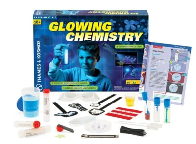 Thames and Kosmos 644895 Glowing Chemistry Experiment Kit