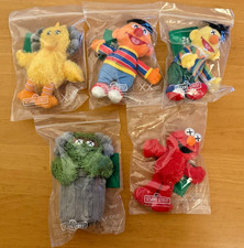 KAWS Sesame Street Water Parade Plush Keychain Komplett 5er Set Elmo Bert OVP