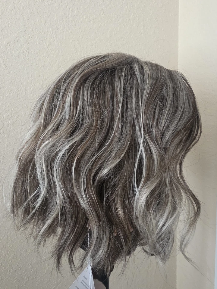 Peluca NYX de RENE OF PARIS Tres Chocolate-R, LIQUIDACIÓN amigable con el calor, encaje pies + prt Foto 2 de 4