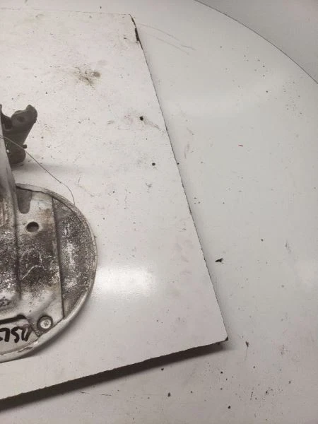 Puerta de llenado de combustible E250 2003 1117038 Foto 3 de 4