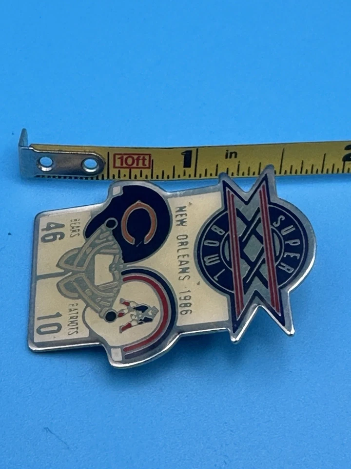 1986 SuperBowl XX Enamel Lapel Pin Final Score Chicago Bears 46, NE Patriots 10 - Image 4 of 4
