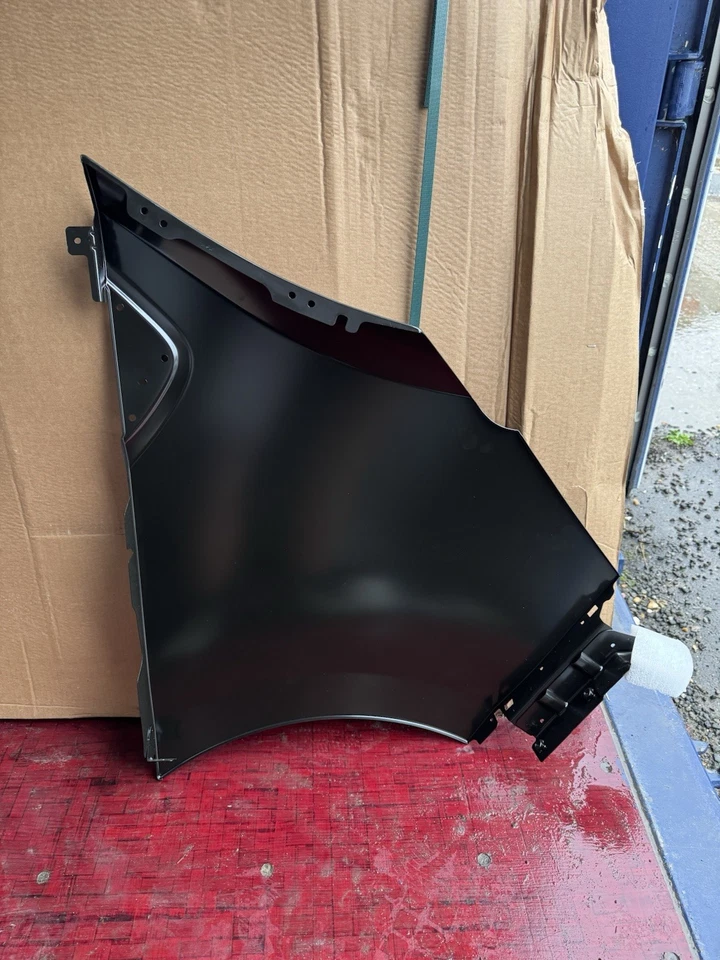 Renault TRAFIC 2022- Front Wing Left Passenger Side 63 10 142 21R - Image 2 of 2