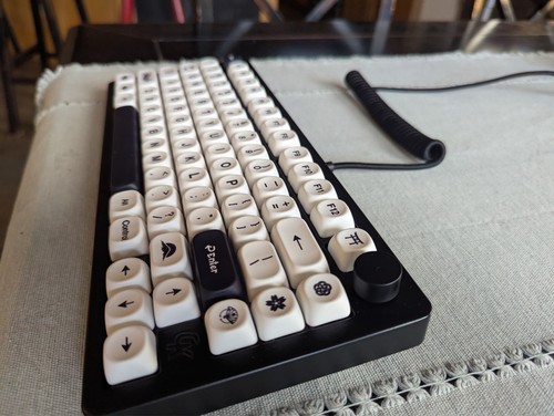"Thocky" Custom Mechanical Keyboard 75% - uszczelka aluminiowa, wstępnie smarowana bateria kremowa - Zdjęcie 4 z 6