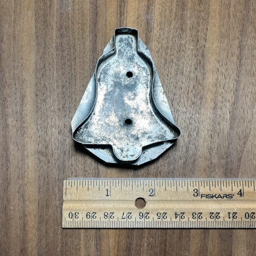 VINTAGE OR ANTIQUE BELL SHAPED PRIMITIVE COOKIE CUTTER SOLDERED TIN HOLIDAY - Picture 4 of 16