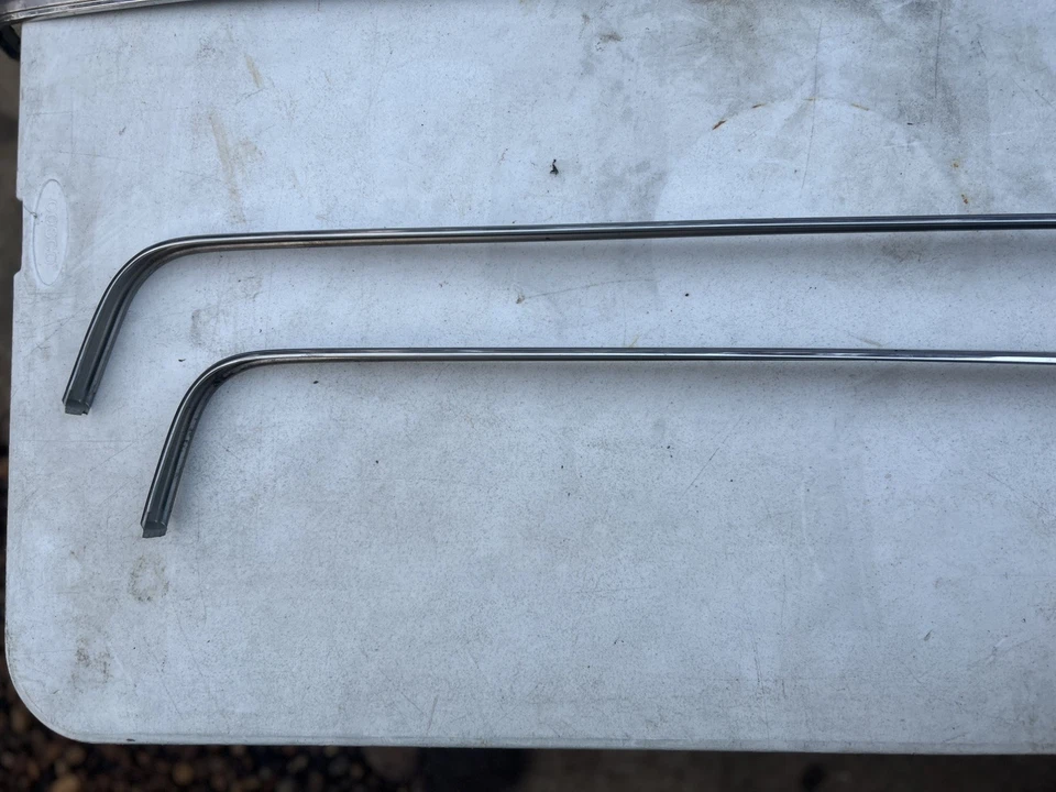 Lincoln Continental 1966 moldura de pico delantero lado izquierdo y derecho - OEM Foto 3 de 4