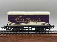 OO Hornby R109 Closed Closed van - 'Cadbury's' 476 - (VERY GOOD)