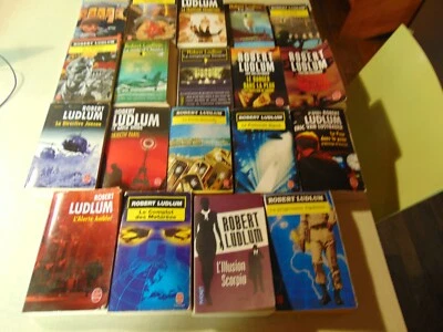 ROBERT LUDLUM - LOT DE 19 LIVRES - POCKET / POCHE / - Photo 1/4