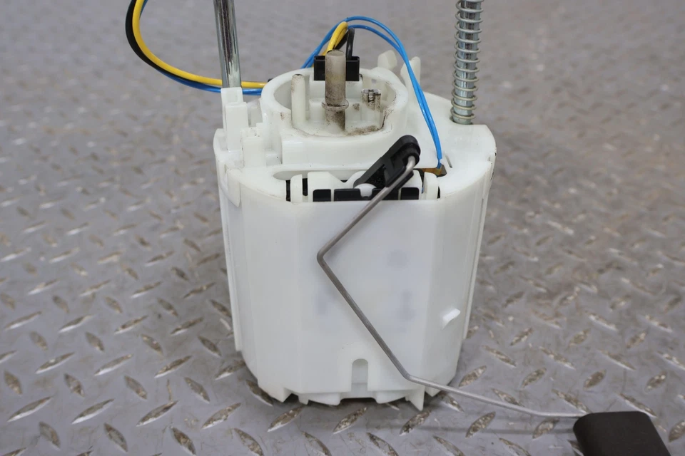 Bomba de combustible principal Dodge Charger SRT 392 15-21 6,4 L (68316785AA) 74 K millas Foto 2 de 4