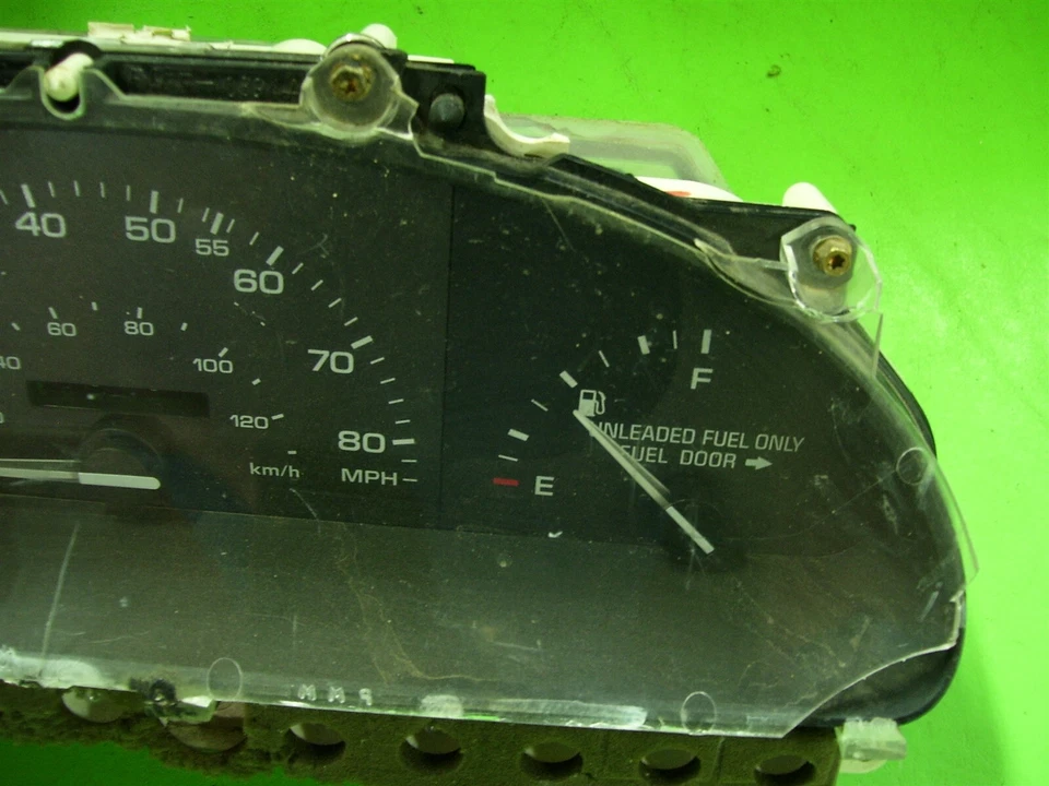 Cuadro velocímetro Ford Tempo 1988-91 dañado para piezas medidores F03F-10K843-AA Foto 2 de 4