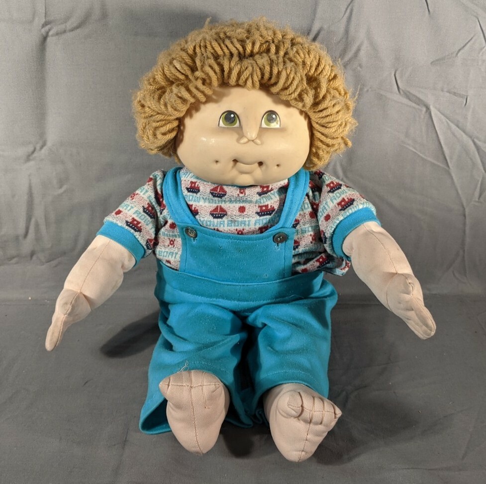 Cabbage Patch bambola bambini capelli castani fila la tua barca camicia blu tuta usata in ottime condizioni