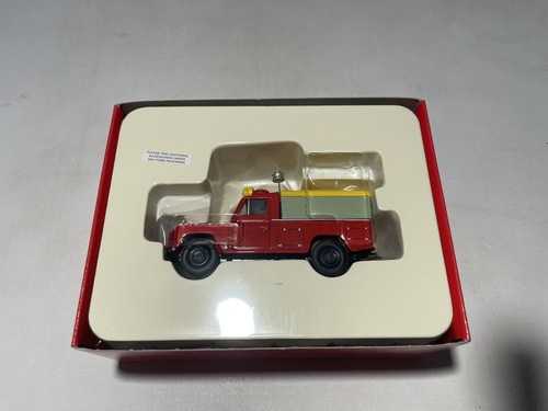Corgi 999 1/43 Scale CC07407 Land Rover Airfield Crash Rescue Truck RAF St.Athan - Picture 4 of 12
