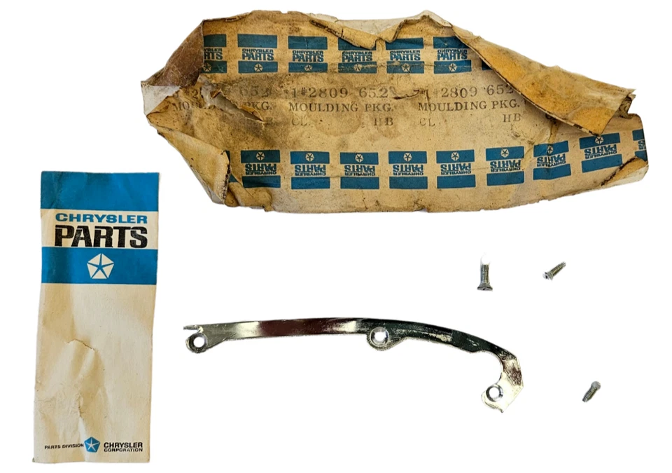 1967 Chrysler Front Right Fender Top Bumper Outline Chrome Molding 2809652 NOS. - Image 2 of 4