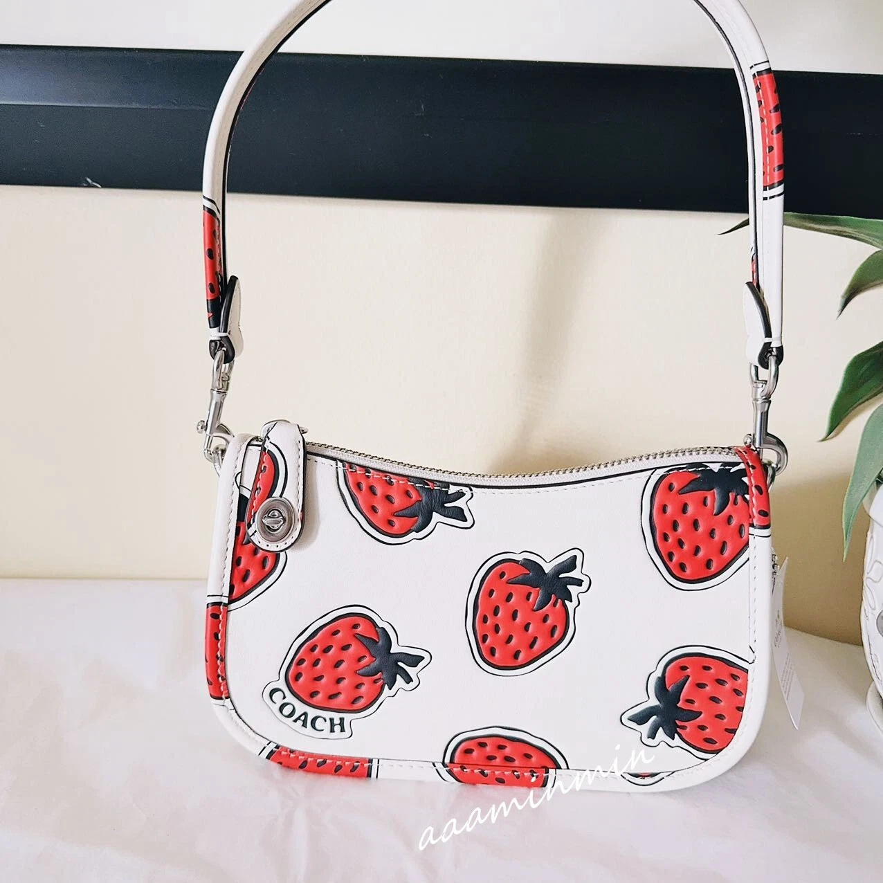 Borsa Coach Swinger 20 nuova con etichetta con stampa fragola CT881 pelle conciata a guanto gesso