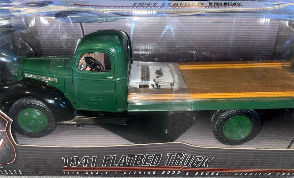 Highway 61 Green 1941 Chevrolet Flatbed Truck 1/16 Die Cast, New In Box! - Image 3 of 4