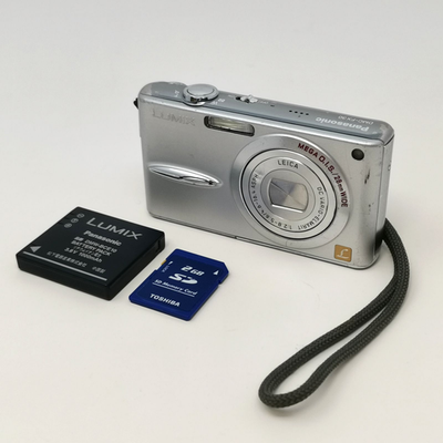 Panasonic LUMIX DMC-FX30 Silver Digital Camera Tested w/ SD 2GB