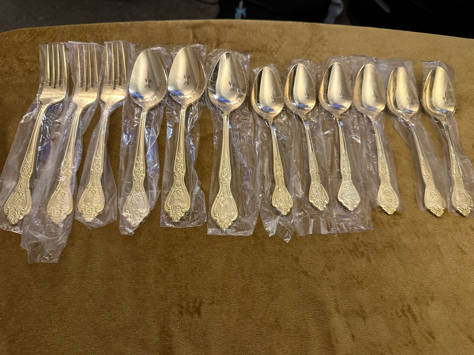 Stanley Roberts Rogers GOLD ROYALTY 24k Gold Electroplate Spoons & Dinner Forks