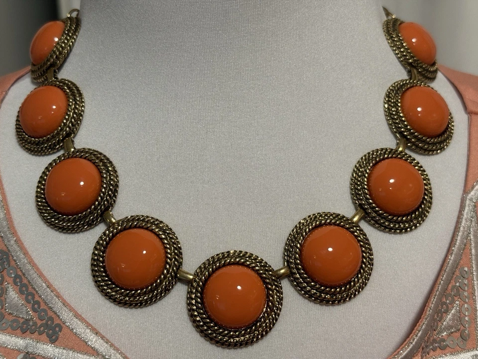 Collar con textura de 18 cuerdas cabujón coral sintético vintage firmado RACHEL ZOE LUXE Foto 2 de 4