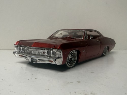 Big Time Muscle 1:24 1967 Chevrolet Impala SS macchina