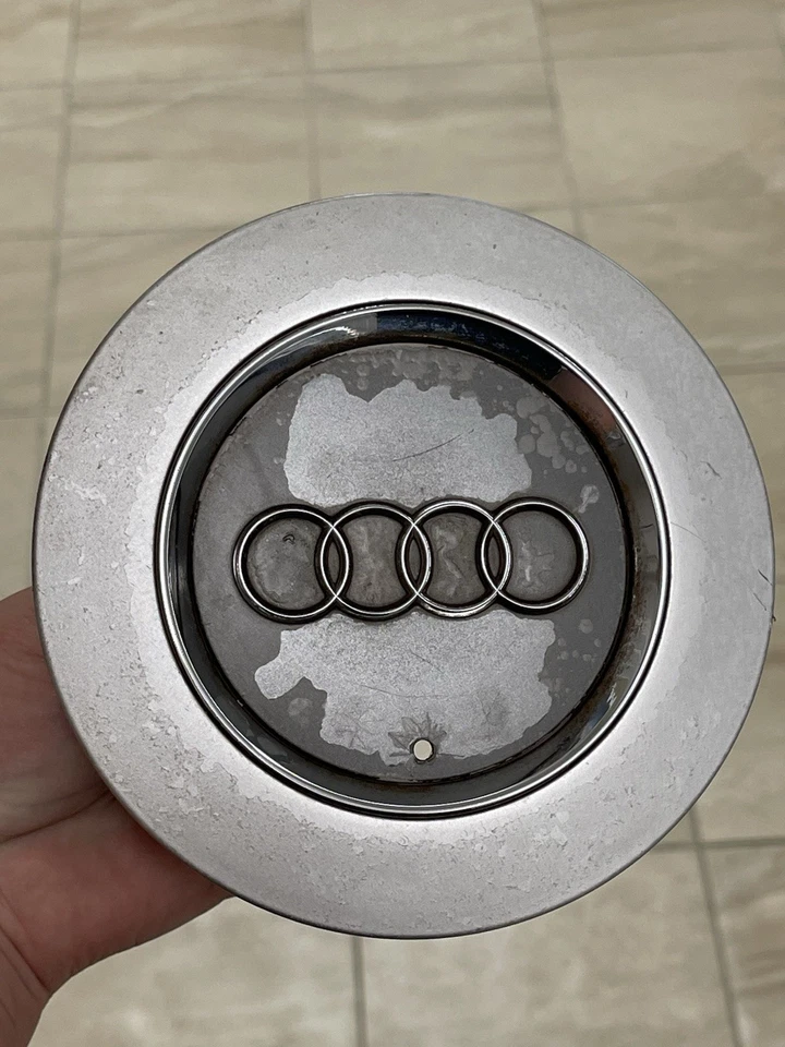 Audi A6 2003 2004 tapa central cubierta cubo llanta 4B0 601 165 N usado 1 pieza plateado Foto 2 de 4