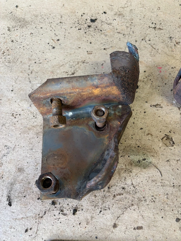 Chevrolet GMC C10 C20 C30 K10 K20 K30 K5 1981 1987 1991 SOPORTES DE PARACHOQUES DELANTERO OEM Foto 2 de 4