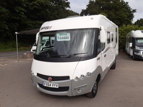 Rapido 9090DF Luxury 4 Berth Island Bed Motorhome - Picture 3 of 20