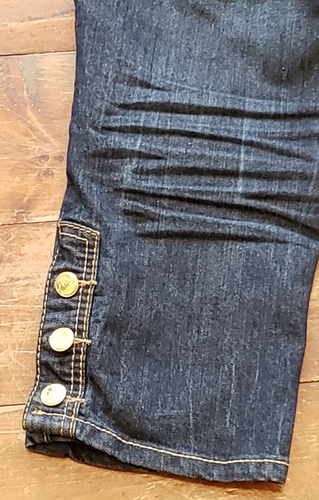 Dereon Capri Jeans Womens Size 7/8 Hem Buttons Fleur De Lis Back Pockets READ - Picture 9 of 12
