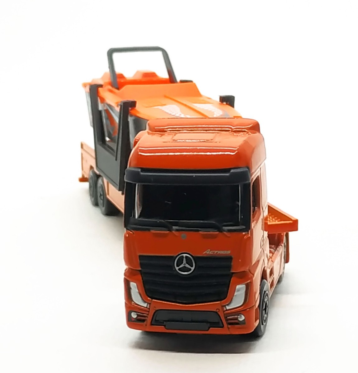 ミニカー Mercedes-BenzActros Majorette Mercedes Benz Actros Cattle Transporter Orange 1
