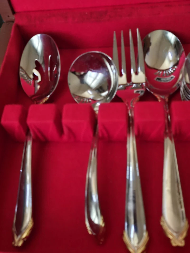 Mikasa Delacroix 7 ajustes de lugar más 1 cuchillo y cucharadita extra más 4 porciones Foto 4 de 4