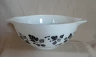 Pyrex 443 Black White Gooseberry 2.5 qt Quart Cinderella Mixing Bowl  READ