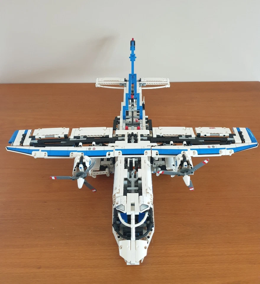 LEGO Technic 42025 Cargo Plane, photo 2 sur 5