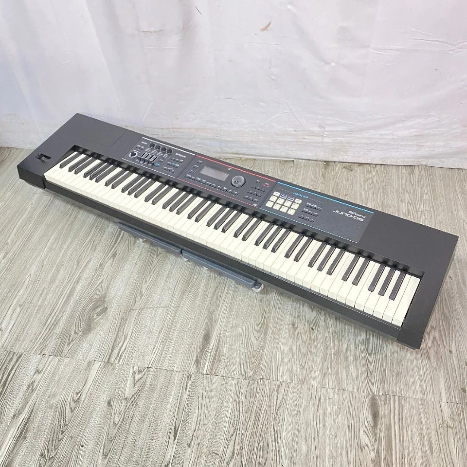 ROLAND JUNO-DS88 synthesizer 88 Key - Image 2 of 4