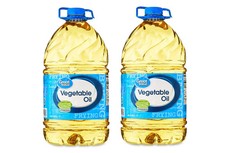  2 pack Great Value Vegetable Oil, 1 Gallon choice for all of your cooking New